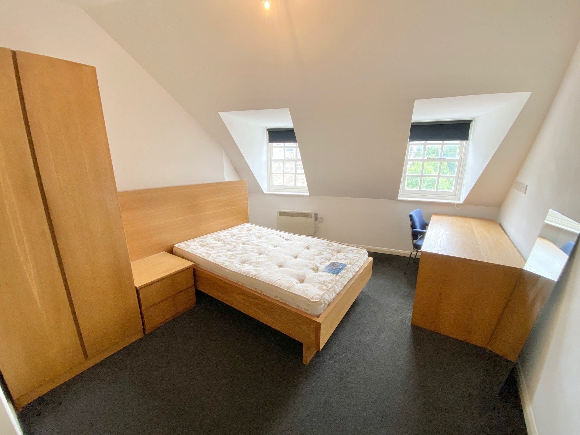 Room Millstone Lane in Leicester