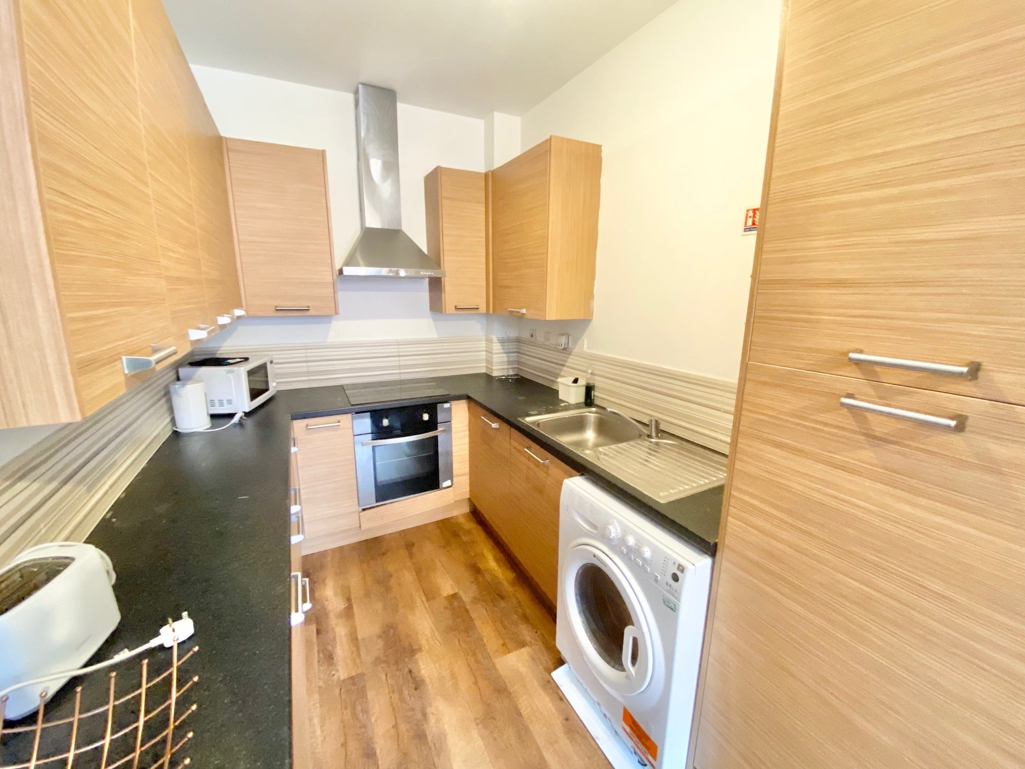 Room Millstone Lane in Leicester