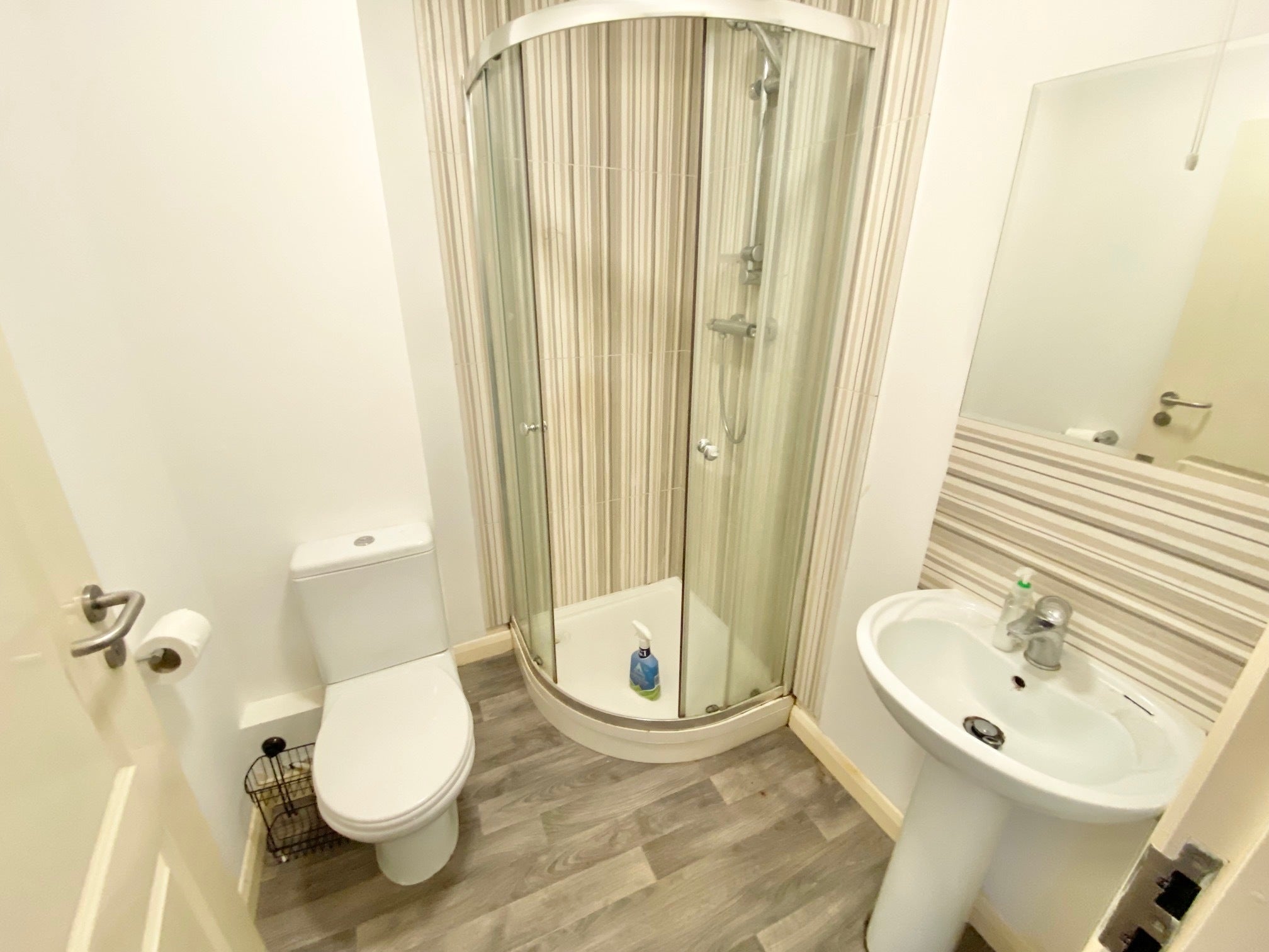 Room Millstone Lane in Leicester