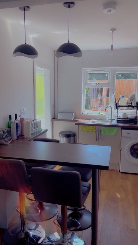 Room Allendale Avenue in Nottingham