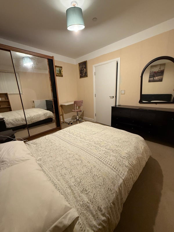 Room Bollo Bridge Road in Greater London