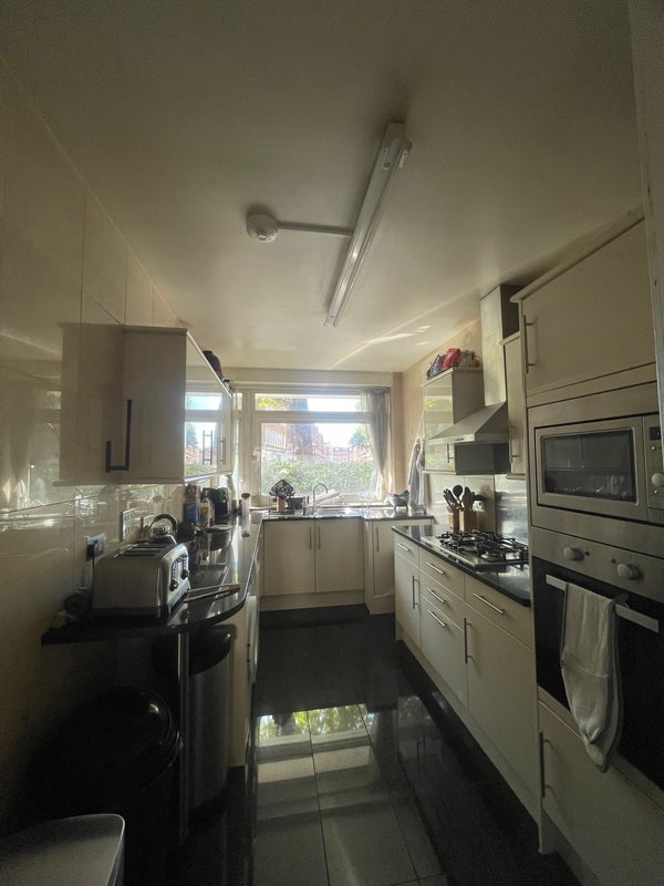 Room York Terrace West in City of Westminster