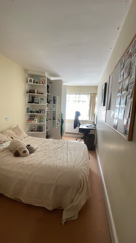 Room York Terrace West in City of Westminster