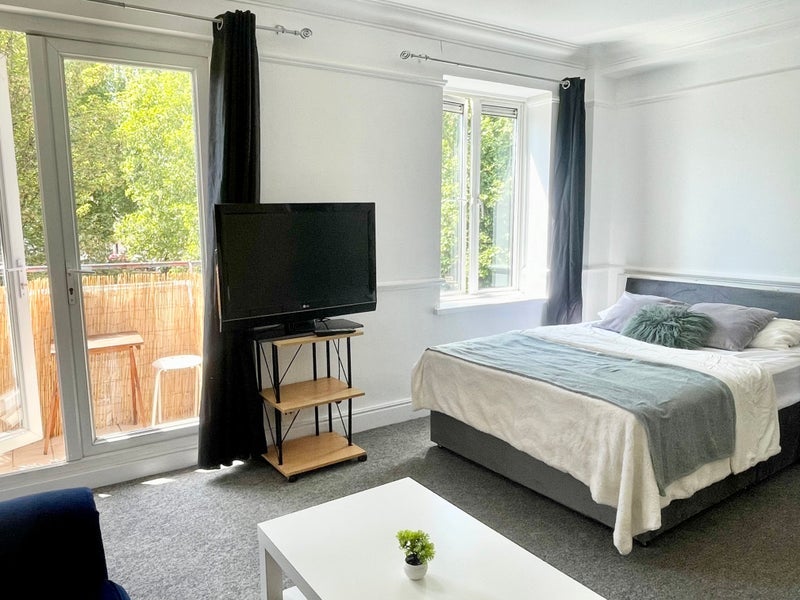 Room Godwin Court in Greater London