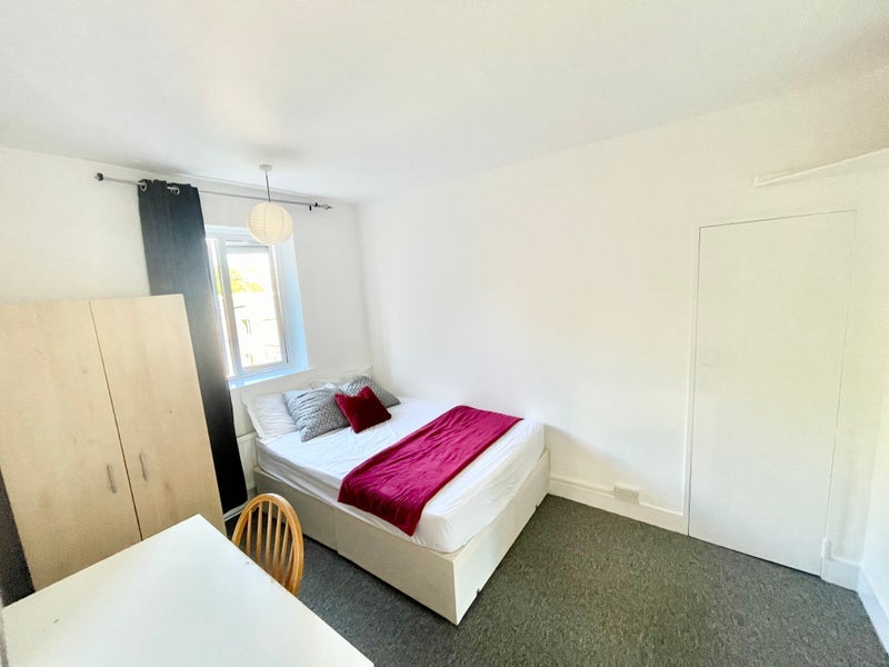 Room Godwin Court in Greater London