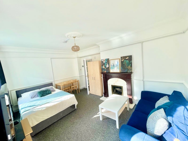 Room Godwin Court in Greater London