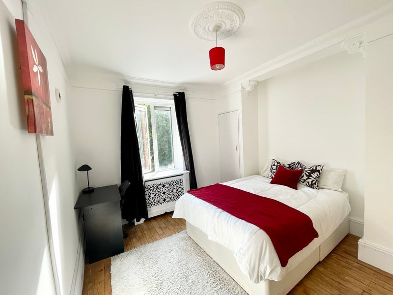 Room Godwin Court in Greater London