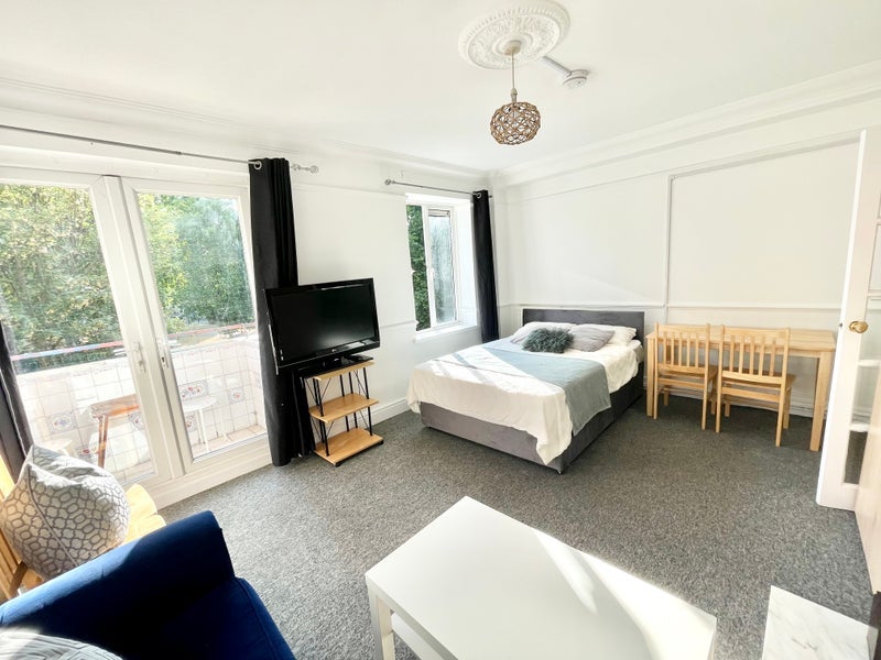 Room Godwin Court in Greater London