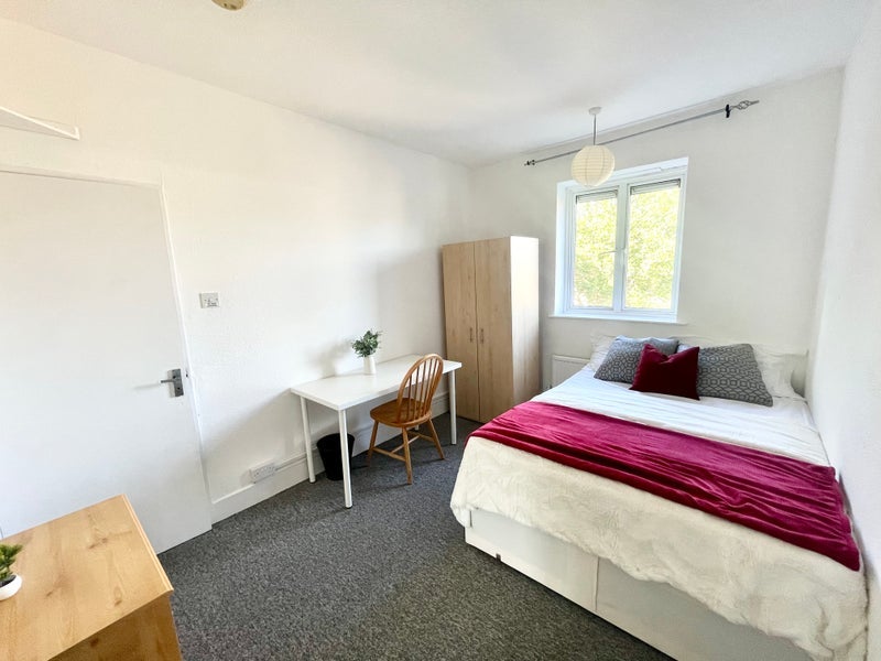 Room Godwin Court in Greater London