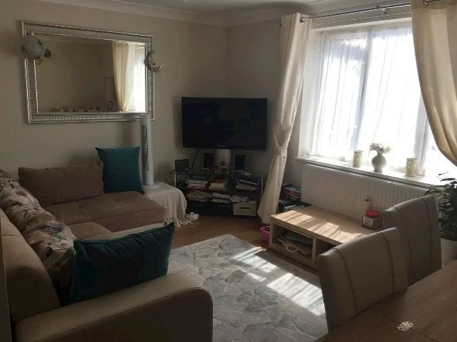 Flat Marble Drive in Greater London