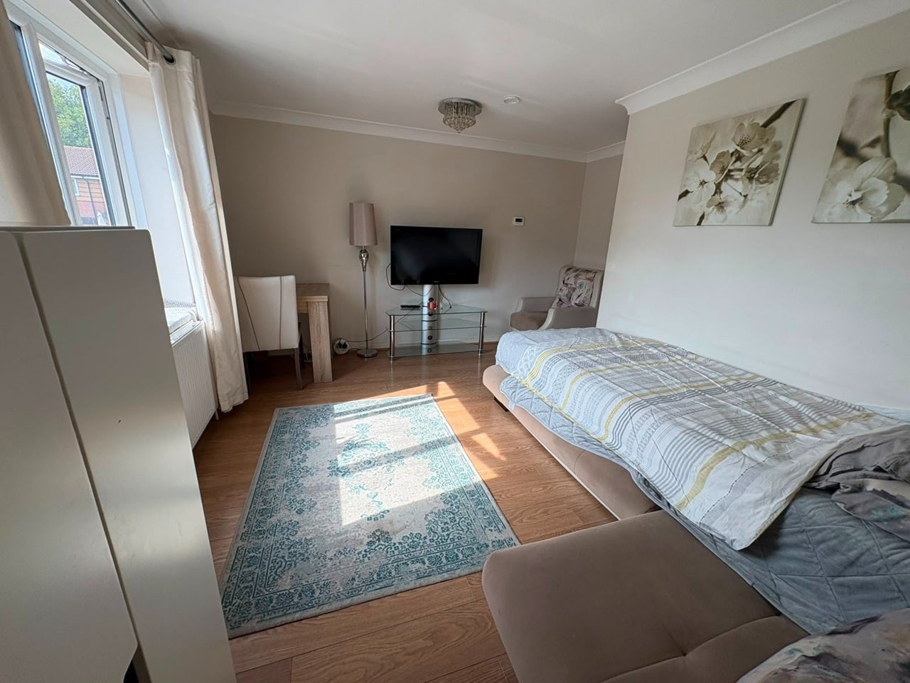 Flat Marble Drive in Greater London