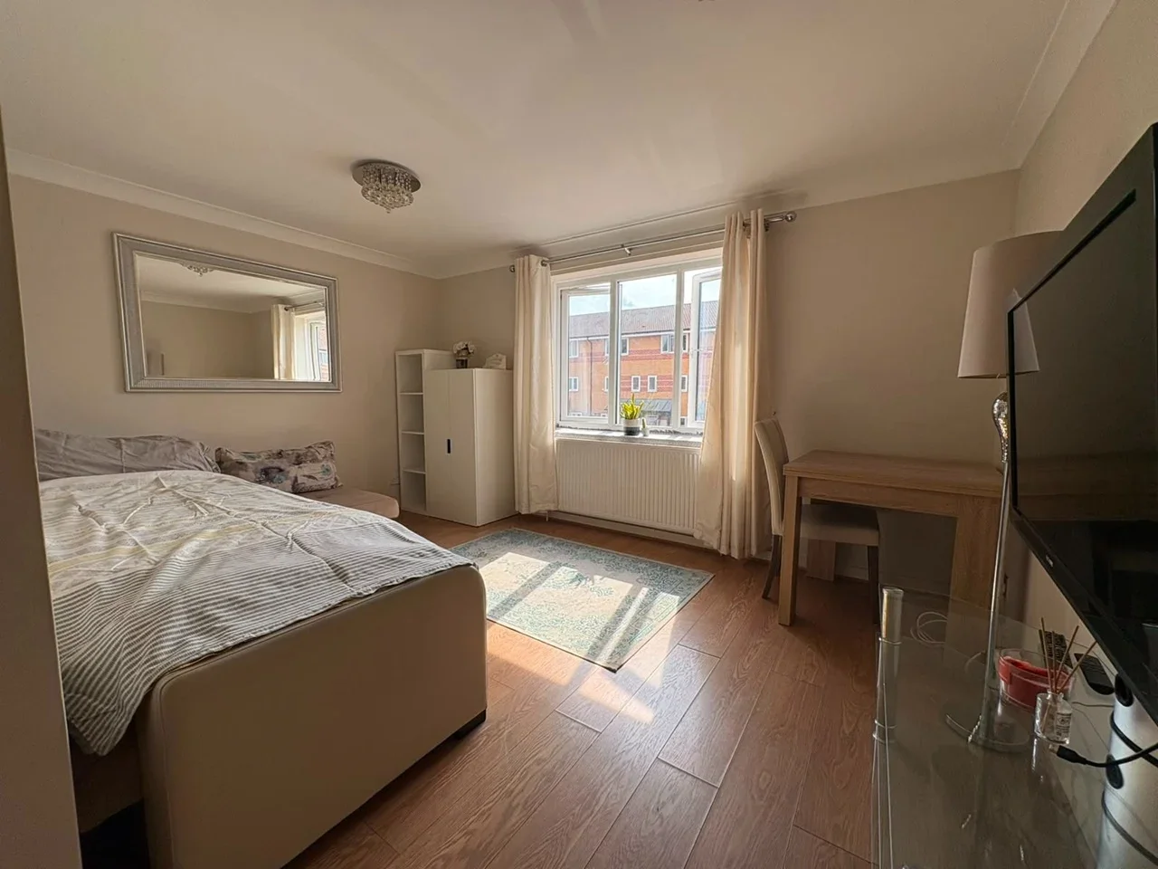 Flat Marble Drive in Greater London
