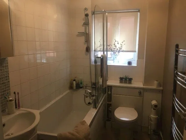 Flat Marble Drive in Greater London