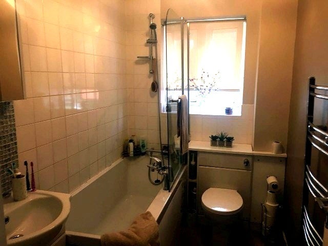 Flat Marble Drive in Greater London