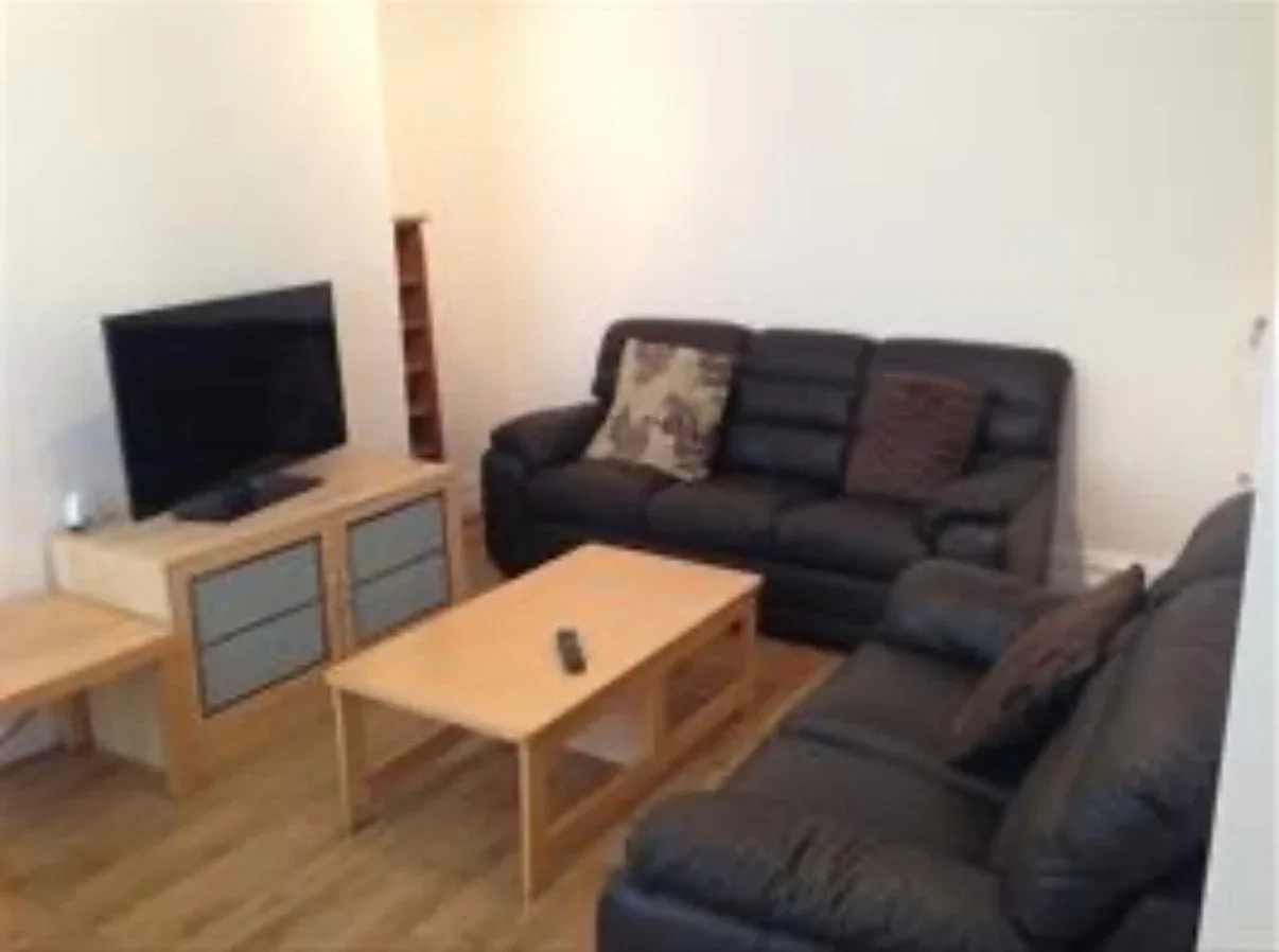 Room Stanmore View in Leeds