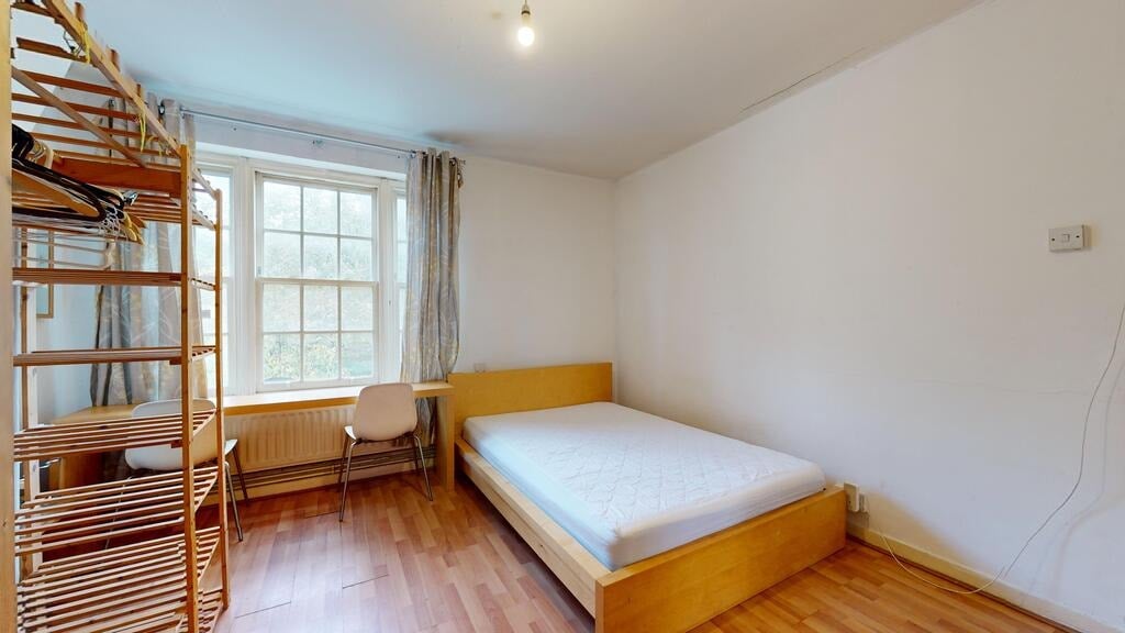 Flat Kennington Park Road in Greater London