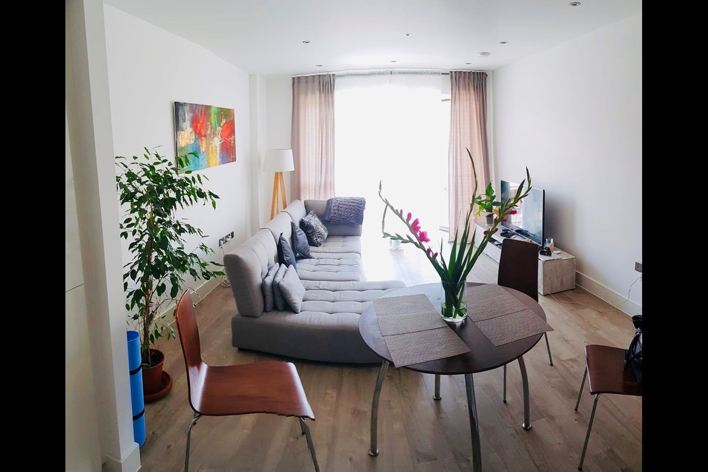 Flat Lyon Road in Greater London
