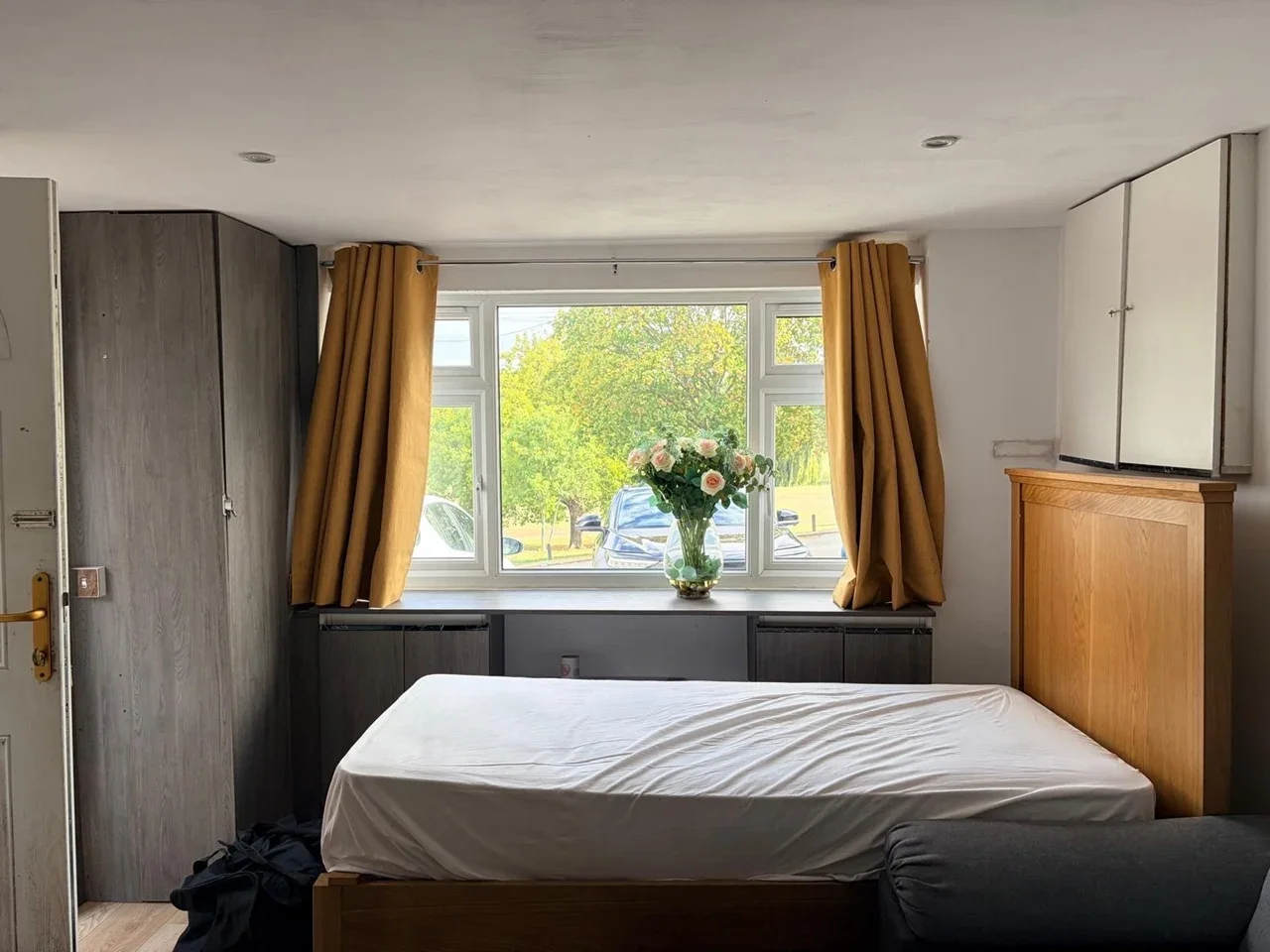Room Church Hill Road in Greater London
