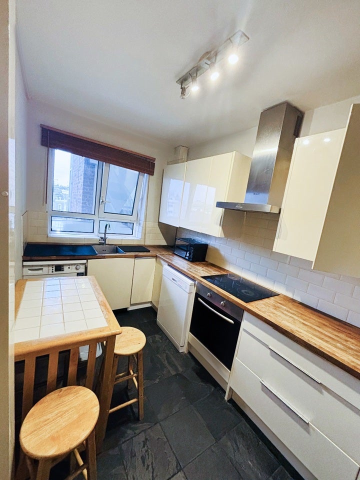 Room Wiltshire Close in Greater London