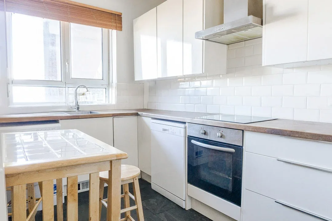 Room Wiltshire Close in Greater London