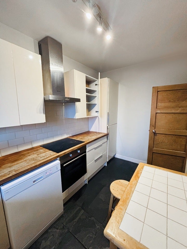 Room Wiltshire Close in Greater London