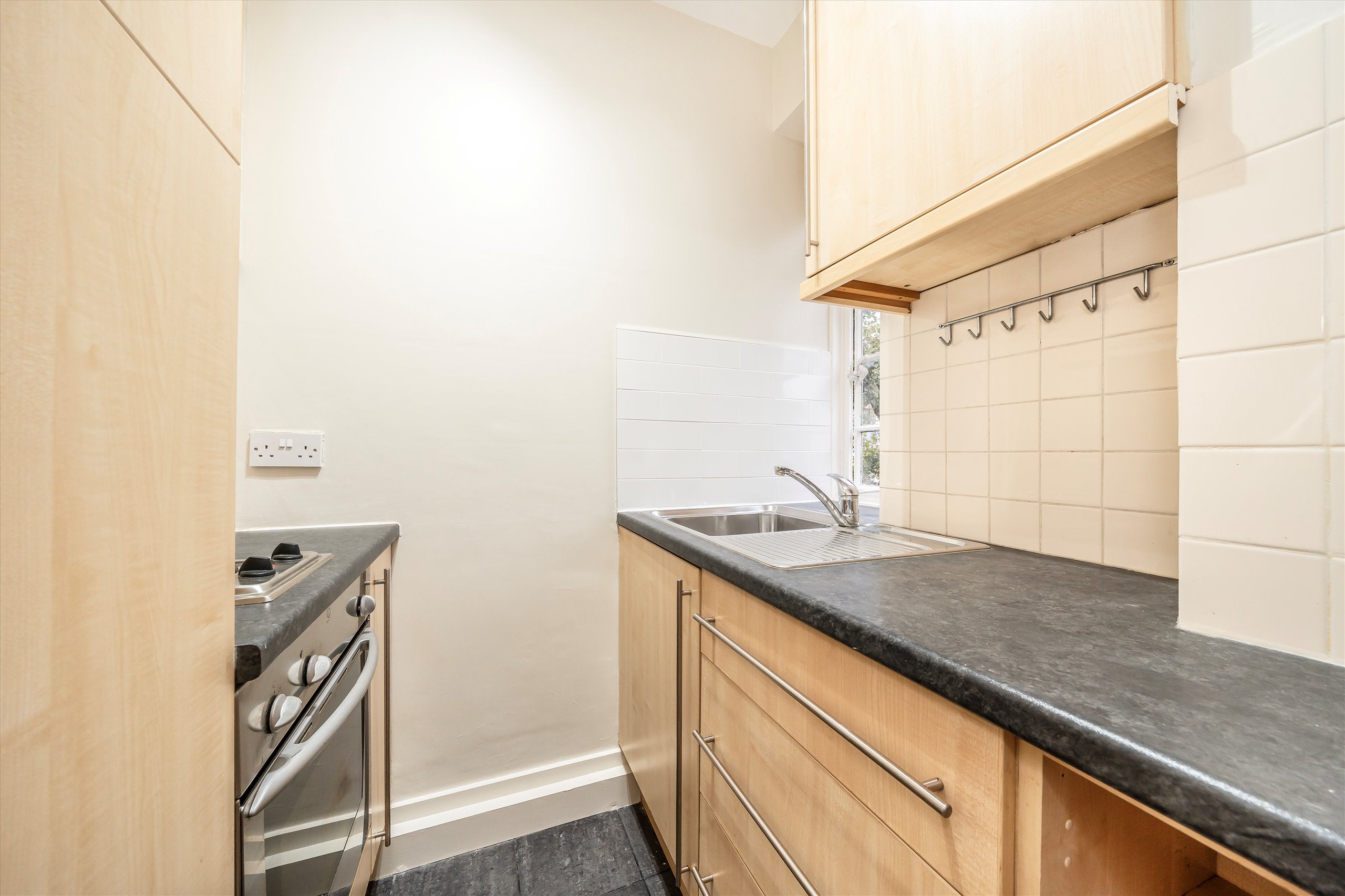 Flat Vicarage Gate in Greater London