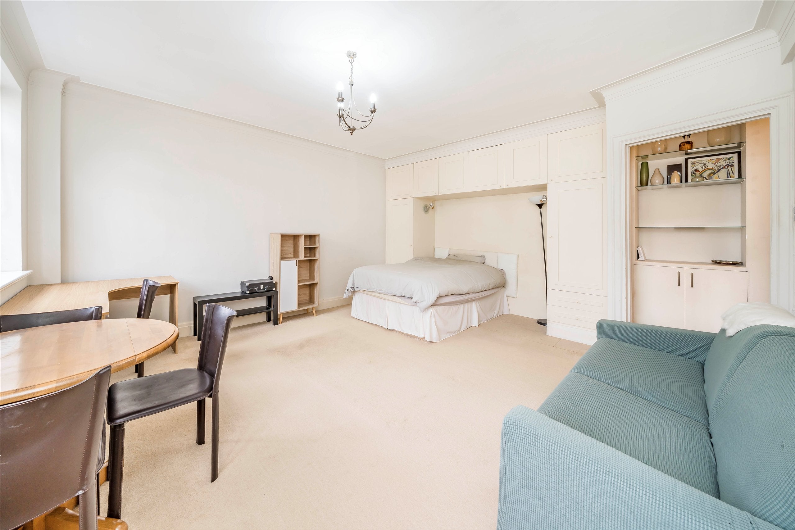 Flat Vicarage Gate in Greater London