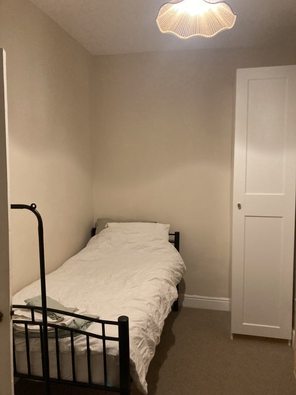 Room Thornton Road in Manchester
