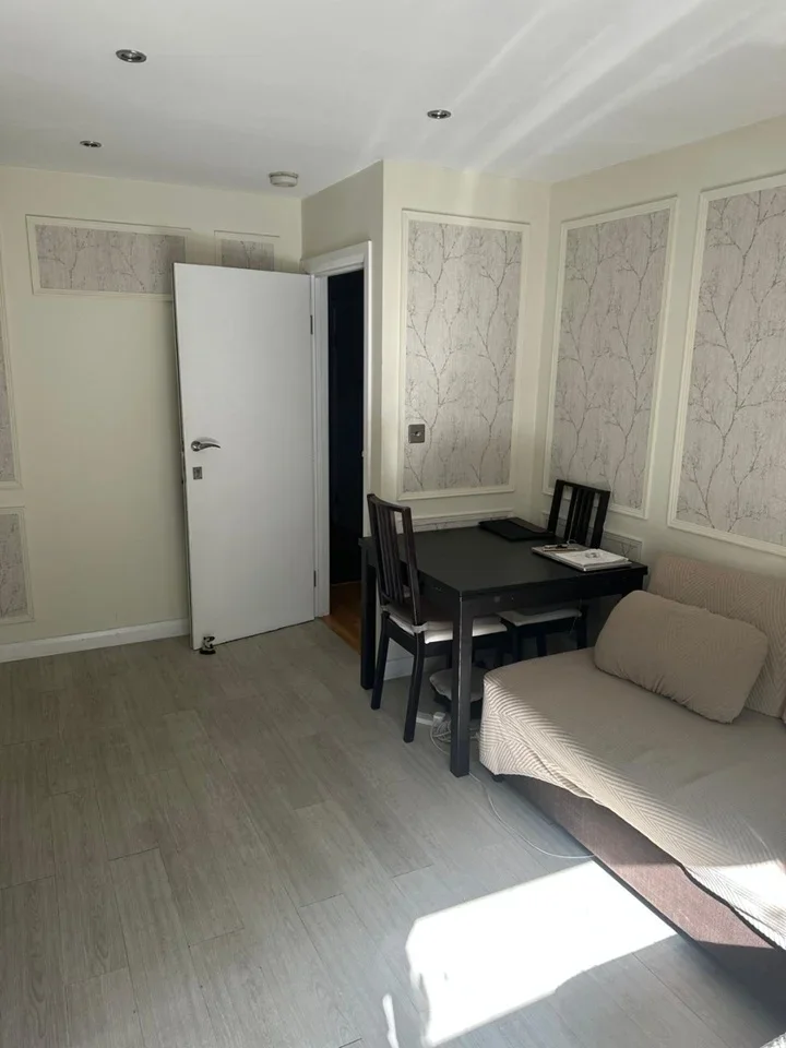 Flat Malvern Road in Greater London