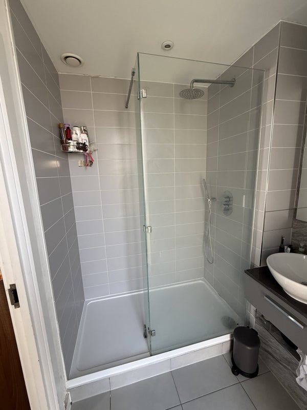 Room Leyton Road in Greater London