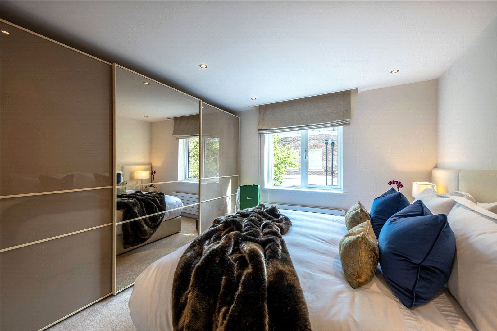Flat Holbein Place in Greater London