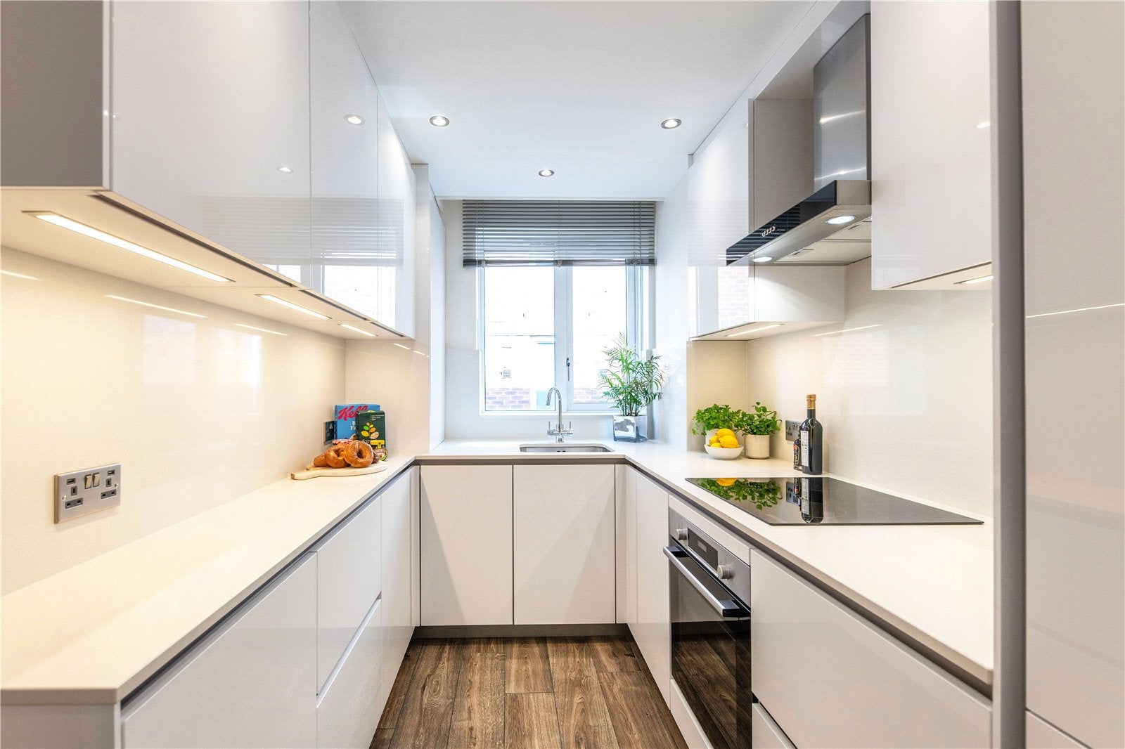 Flat Holbein Place in Greater London