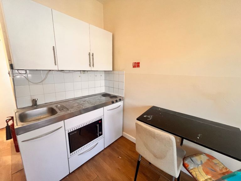 Flat Sherwood Avenue in Greater London