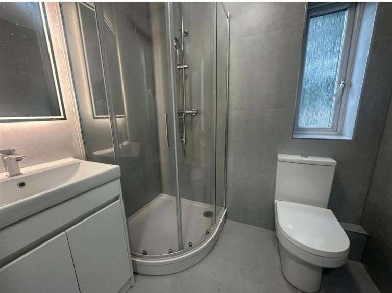 Flat Croydon Grove in Greater London