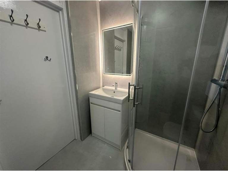 Flat Croydon Grove in Greater London