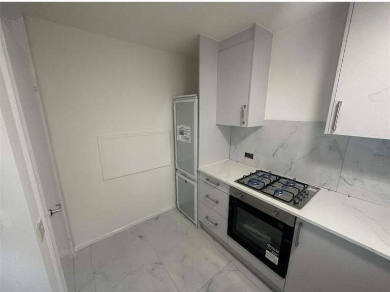 Flat Croydon Grove in Greater London
