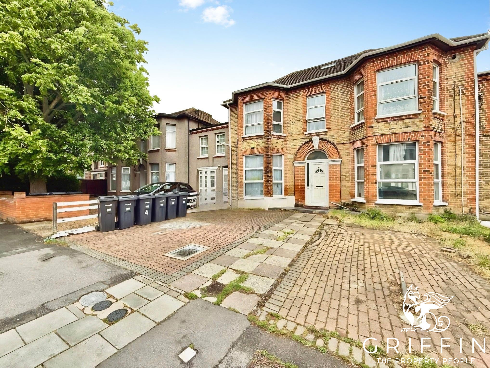 Flat Aldborough Road South in London