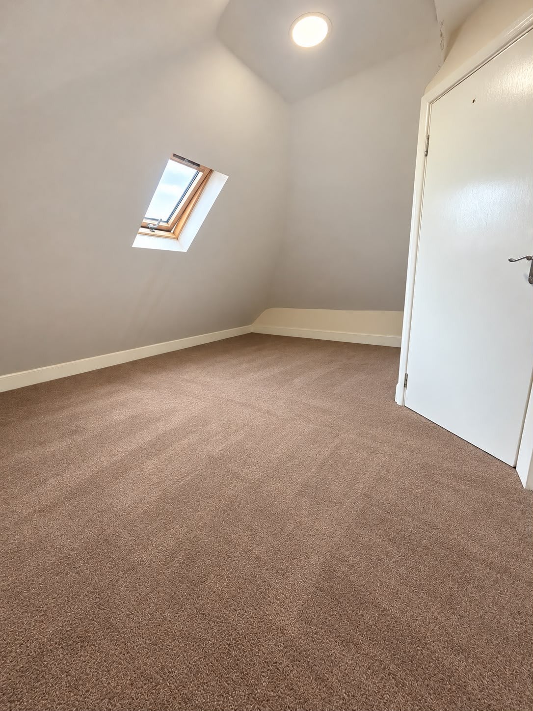 Flat Aldborough Road South in London