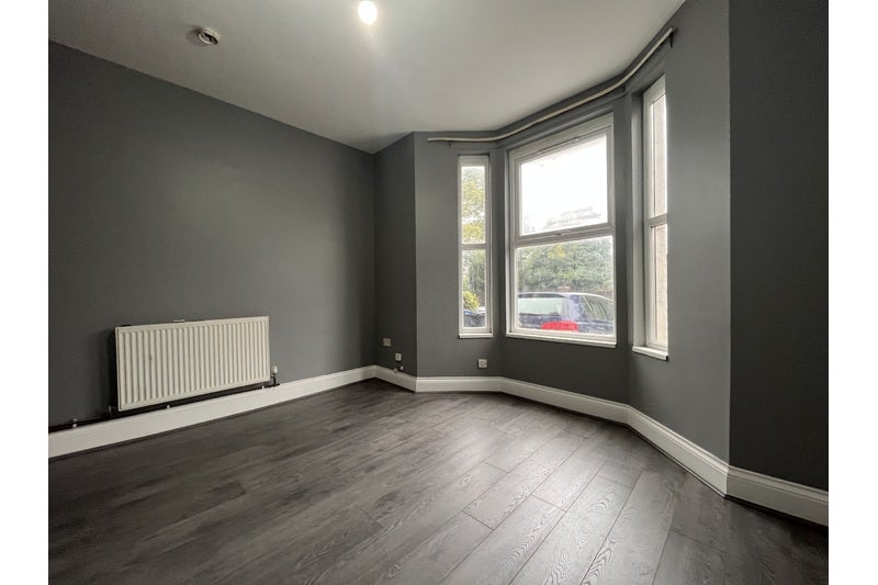 Flat Ashfield Gardens in Birmingham