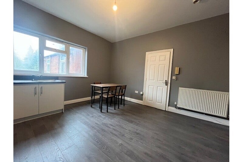 Flat Ashfield Gardens in Birmingham