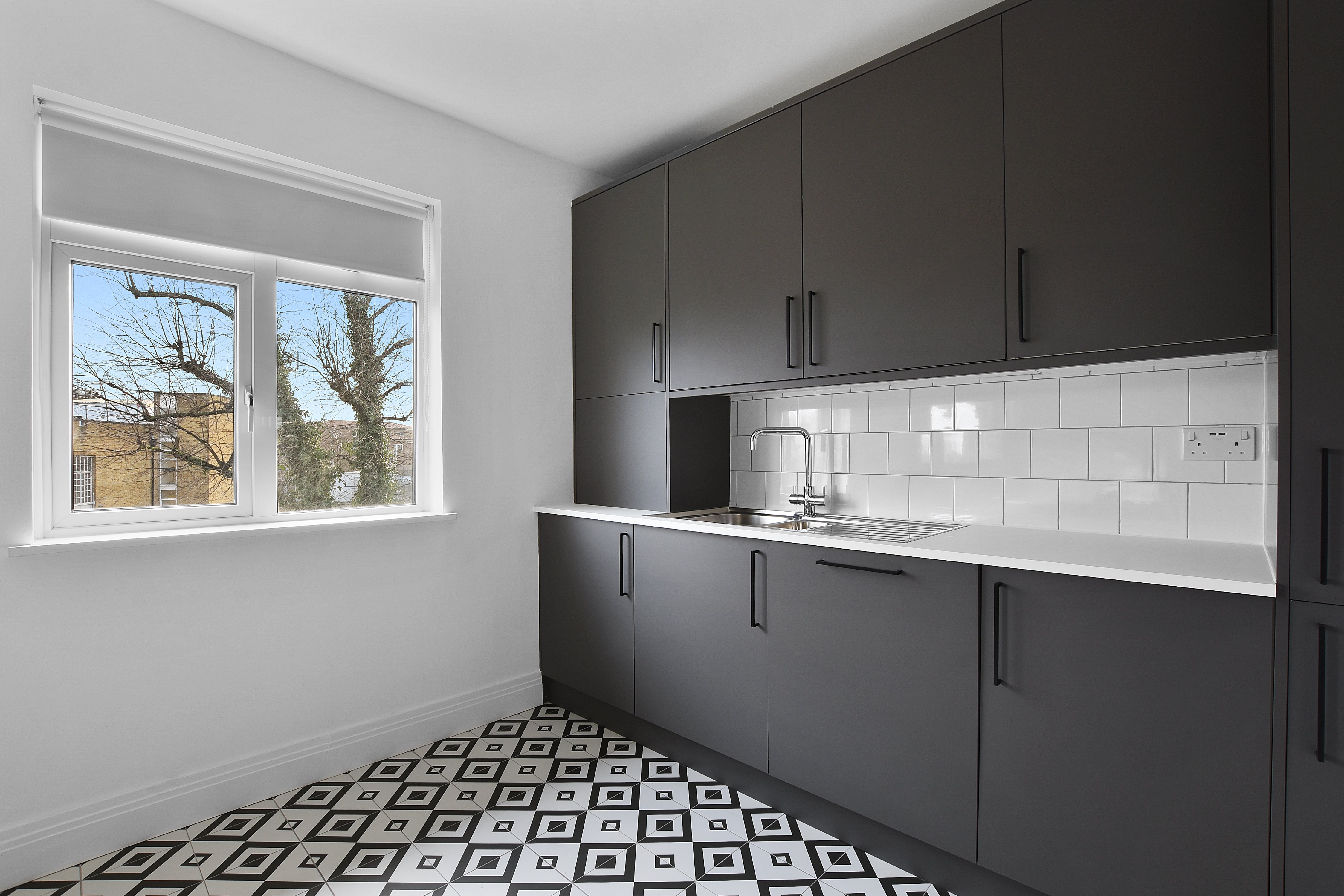 Flat Cranbrook Lane in Greater London