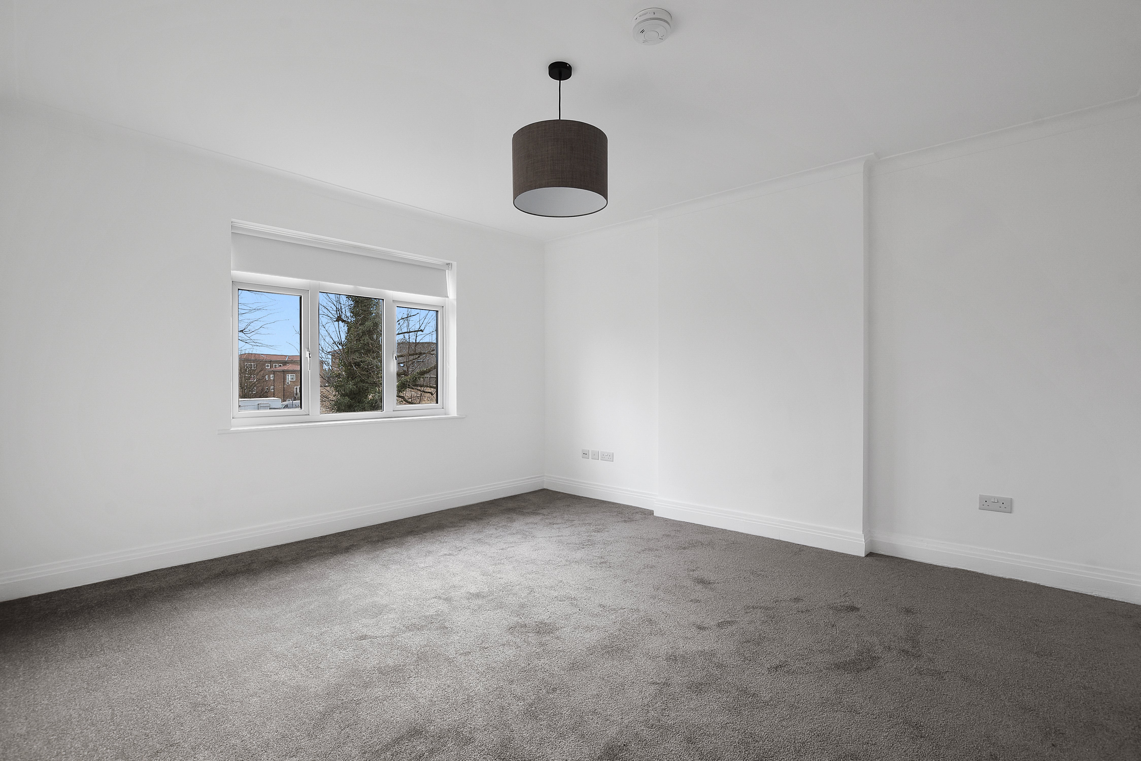Flat Cranbrook Lane in Greater London