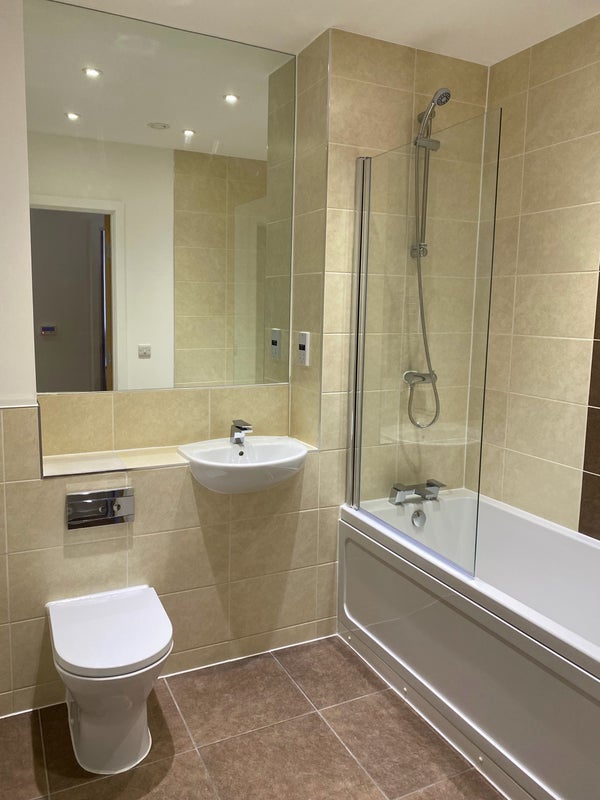Room Lawrence Road in Greater London