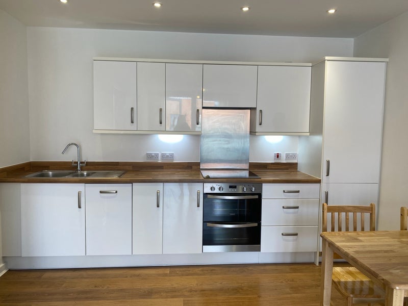 Room Lawrence Road in Greater London