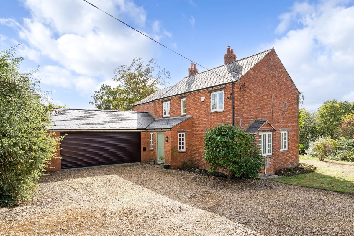 House Brackley Road in Greatworth