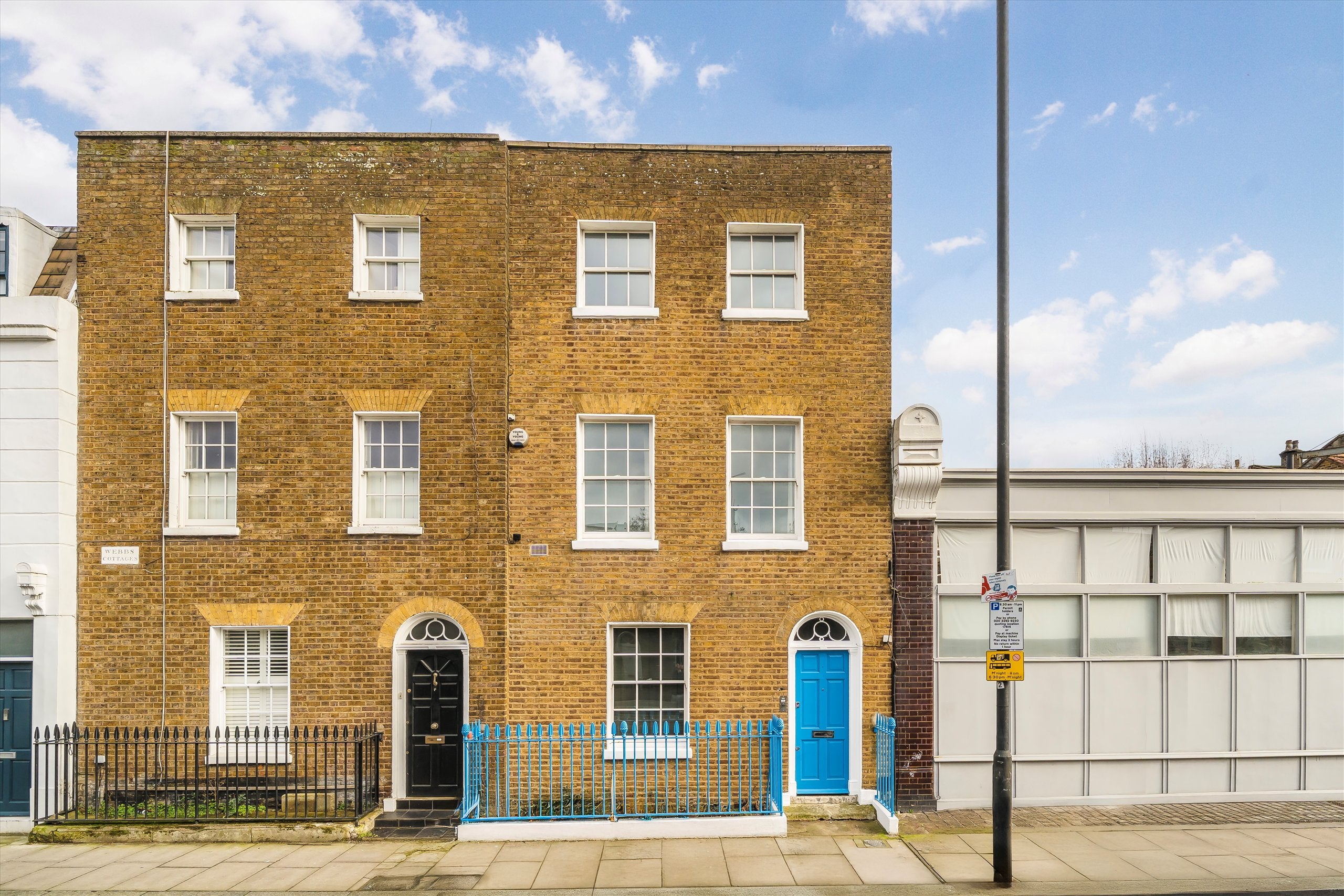 Flat Dalling Road in Greater London