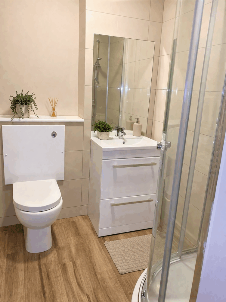 Flat Llanbleddian Gardens in Cardiff