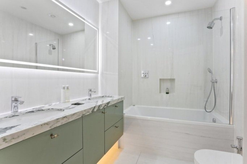 Flat Kensington Gore in City of Westminster