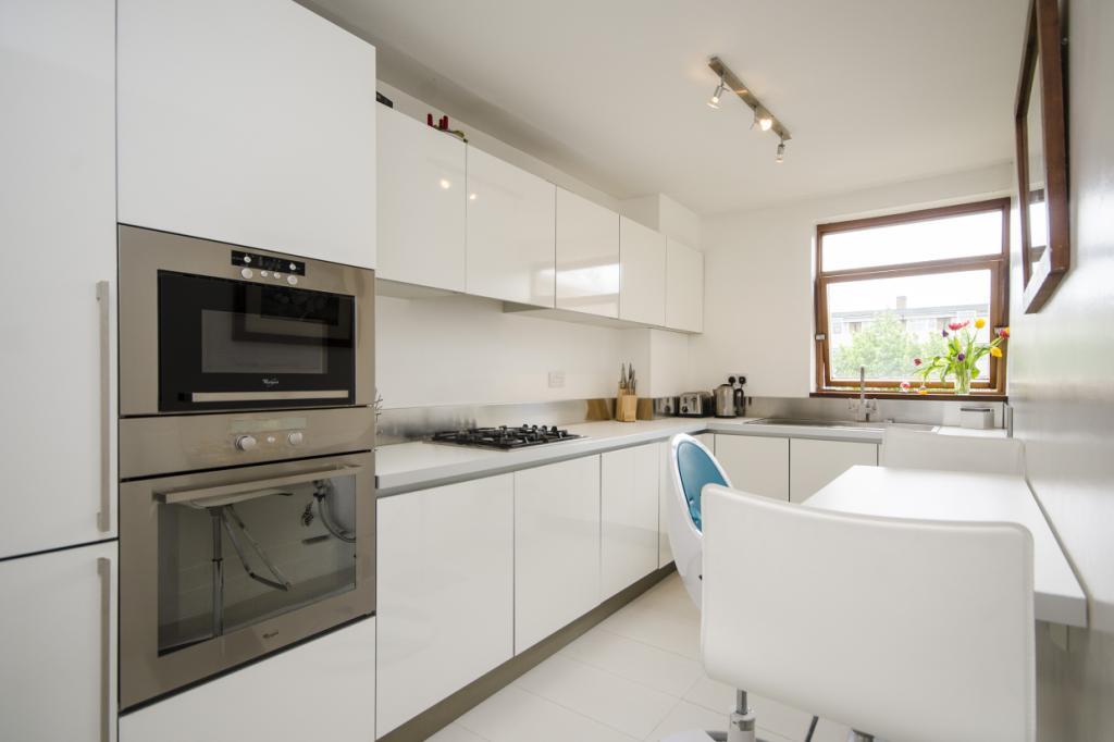 Flat Rochester Square in Greater London