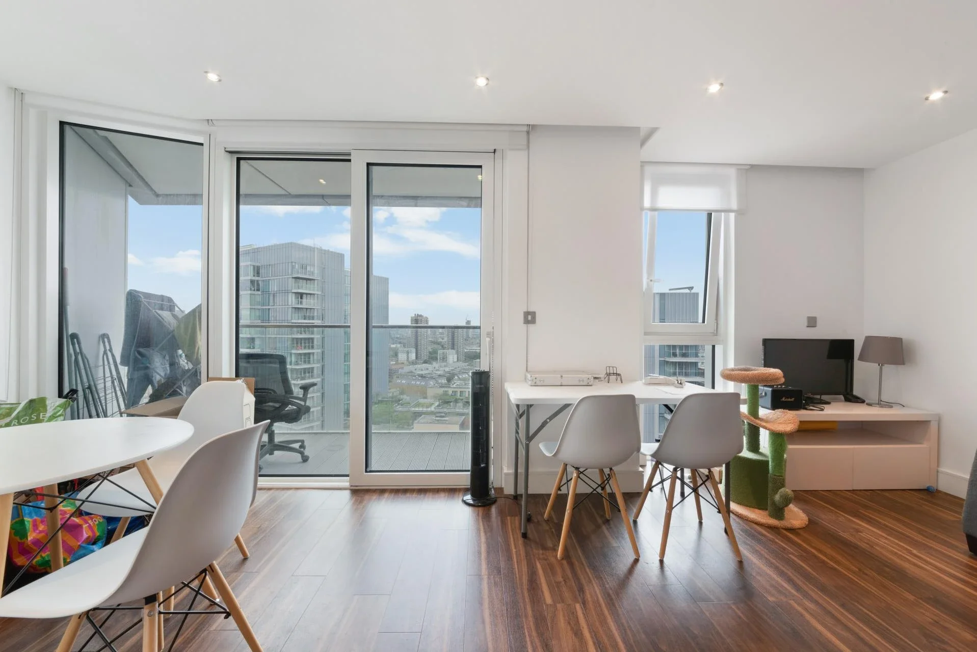 Flat Alie Street in Greater London